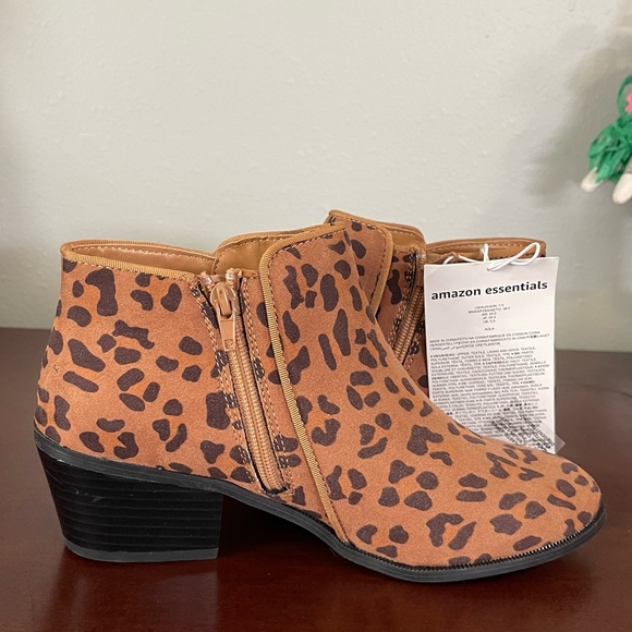Leopard Style Zippered Ankle Boots | Low heel | Size 9 - Picture 10 of 14
